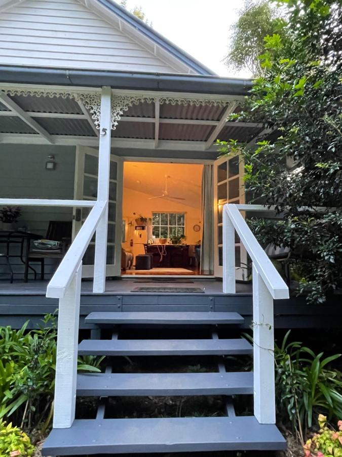 Romantic Cottage, Tamborine Mountain Екстер'єр фото