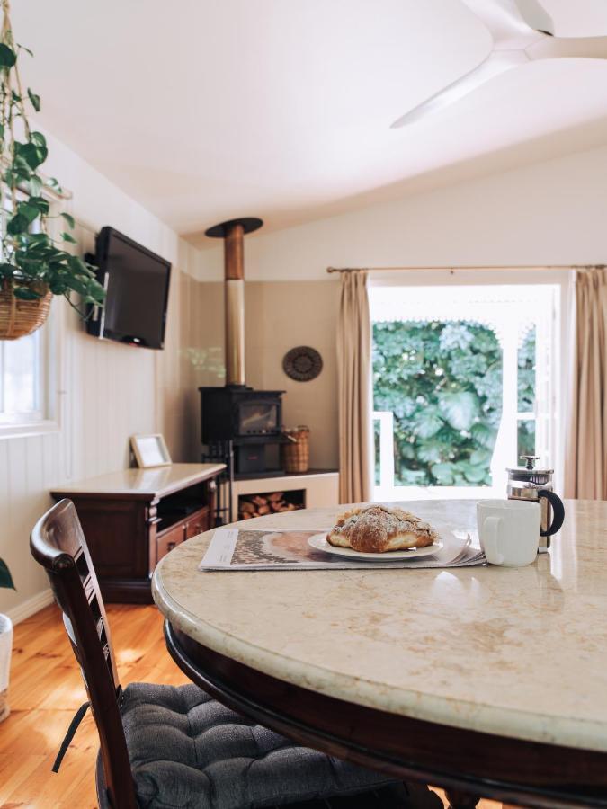 Romantic Cottage, Tamborine Mountain Екстер'єр фото